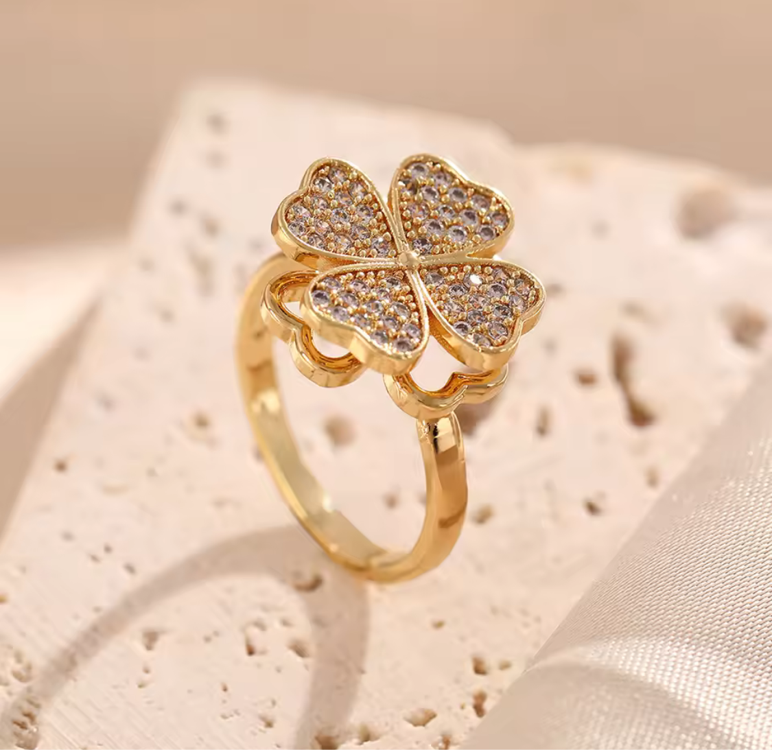 Balance Clover Ring