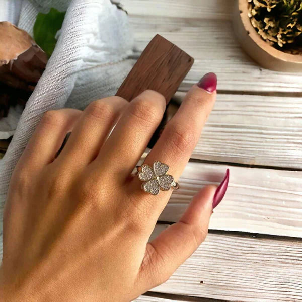 Balance Clover Ring