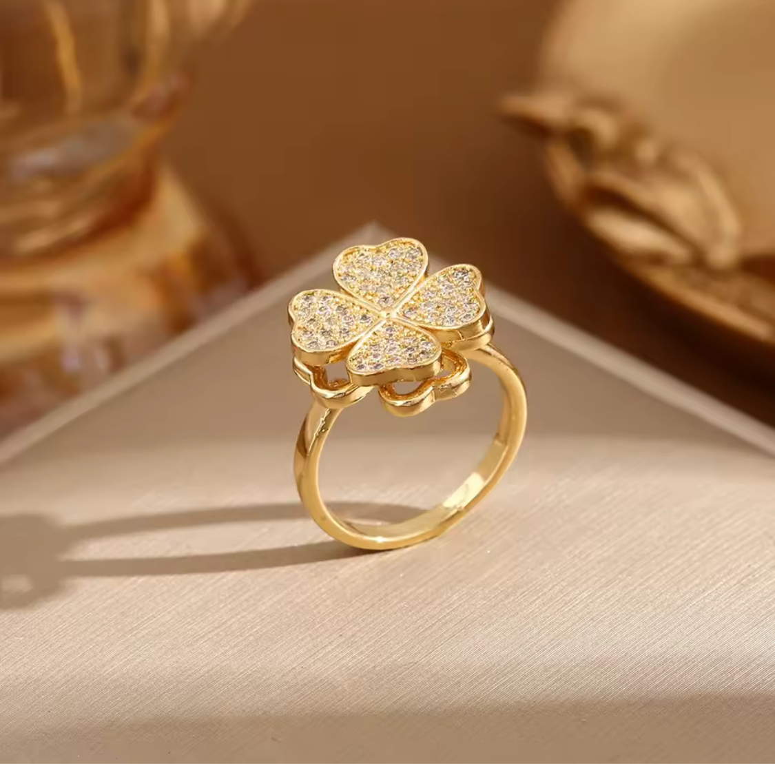 Balance Clover Ring