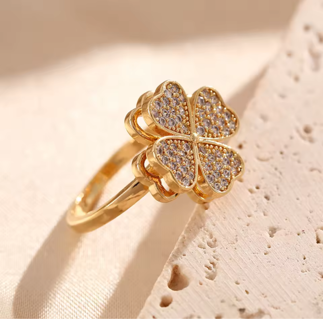 Balance Clover Ring