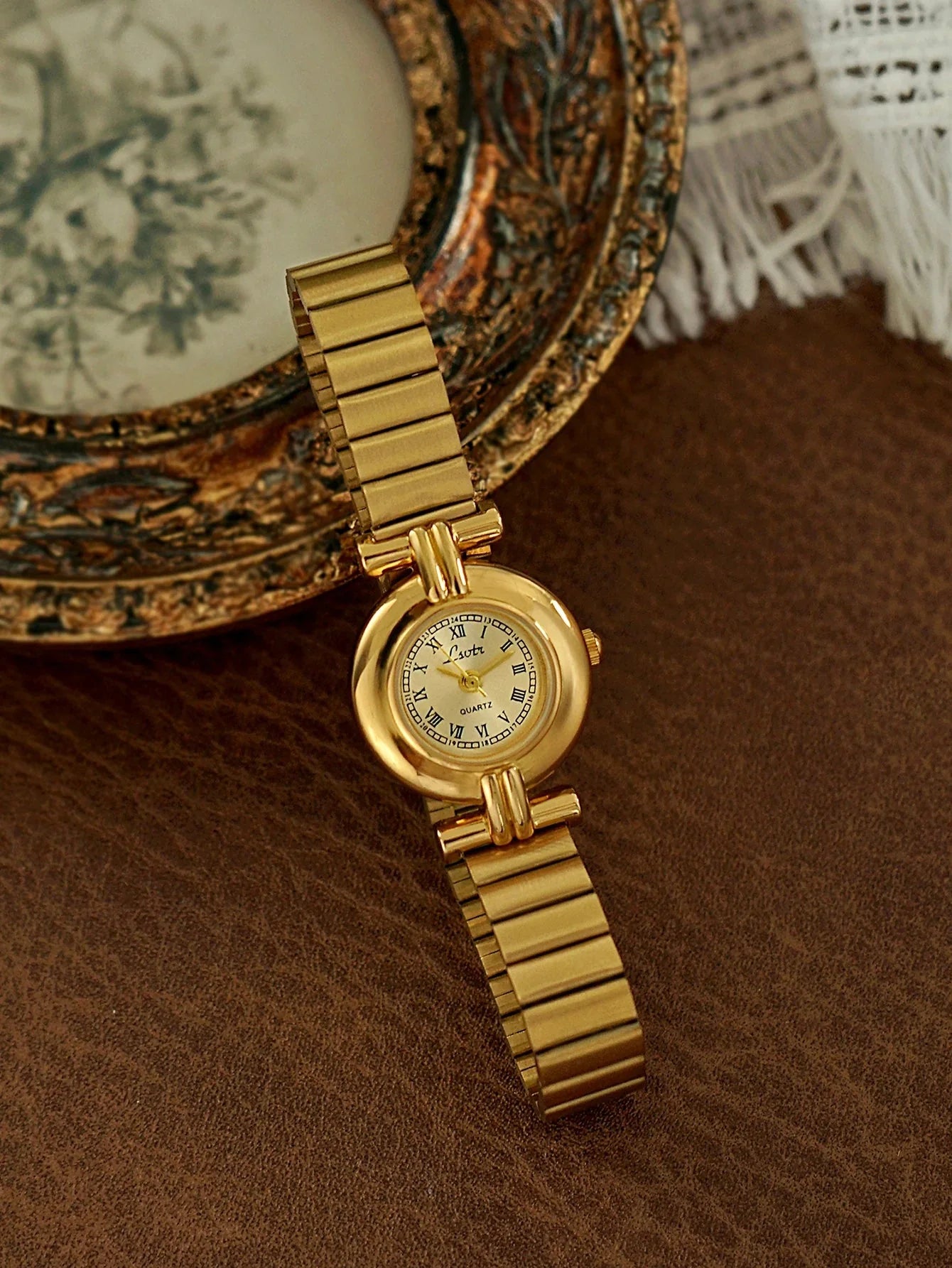 Calla Round Vintage Watch