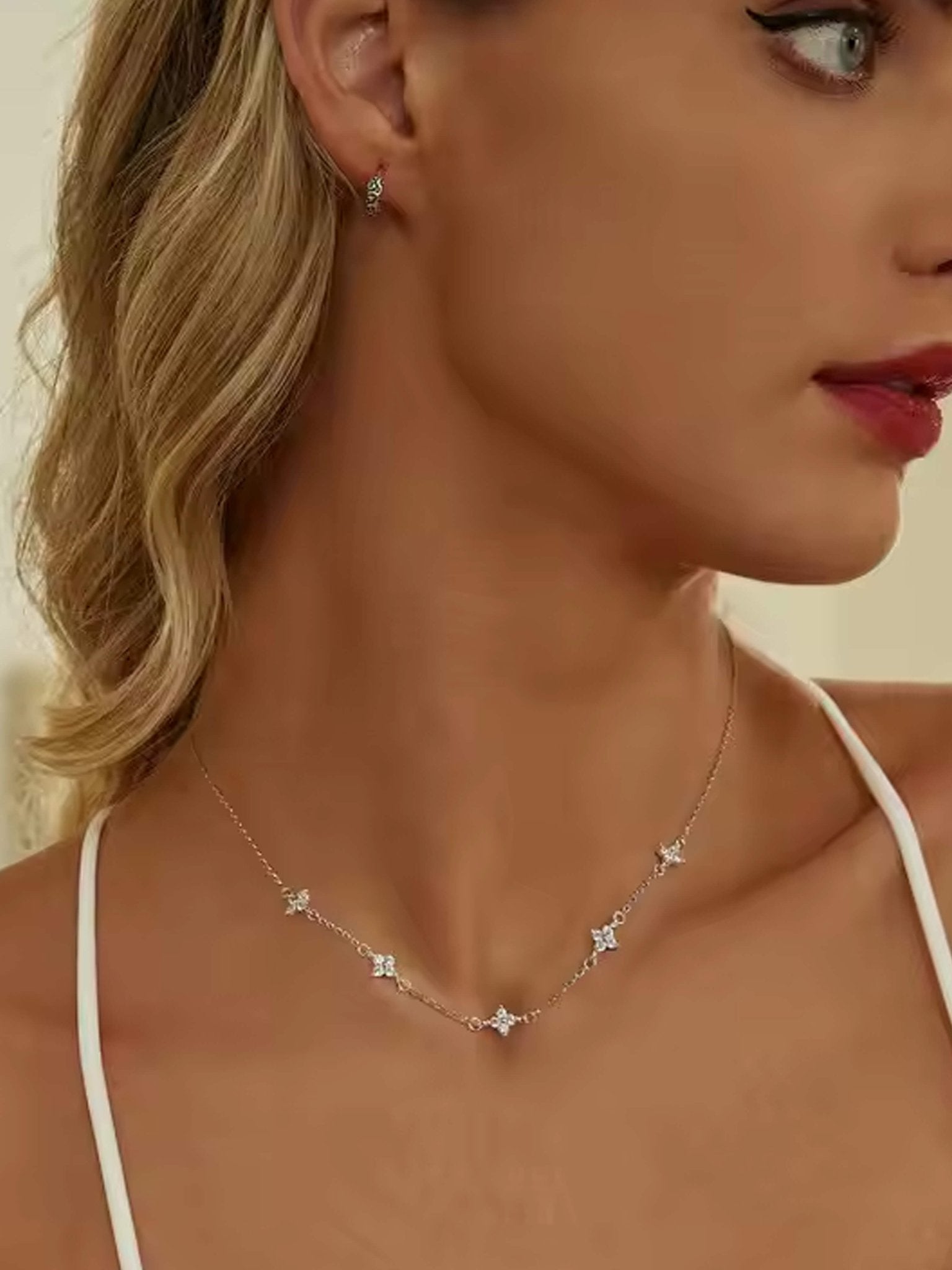 Dina Flower Zirconia Necklace