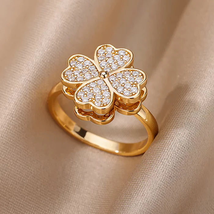 Balance Clover Ring