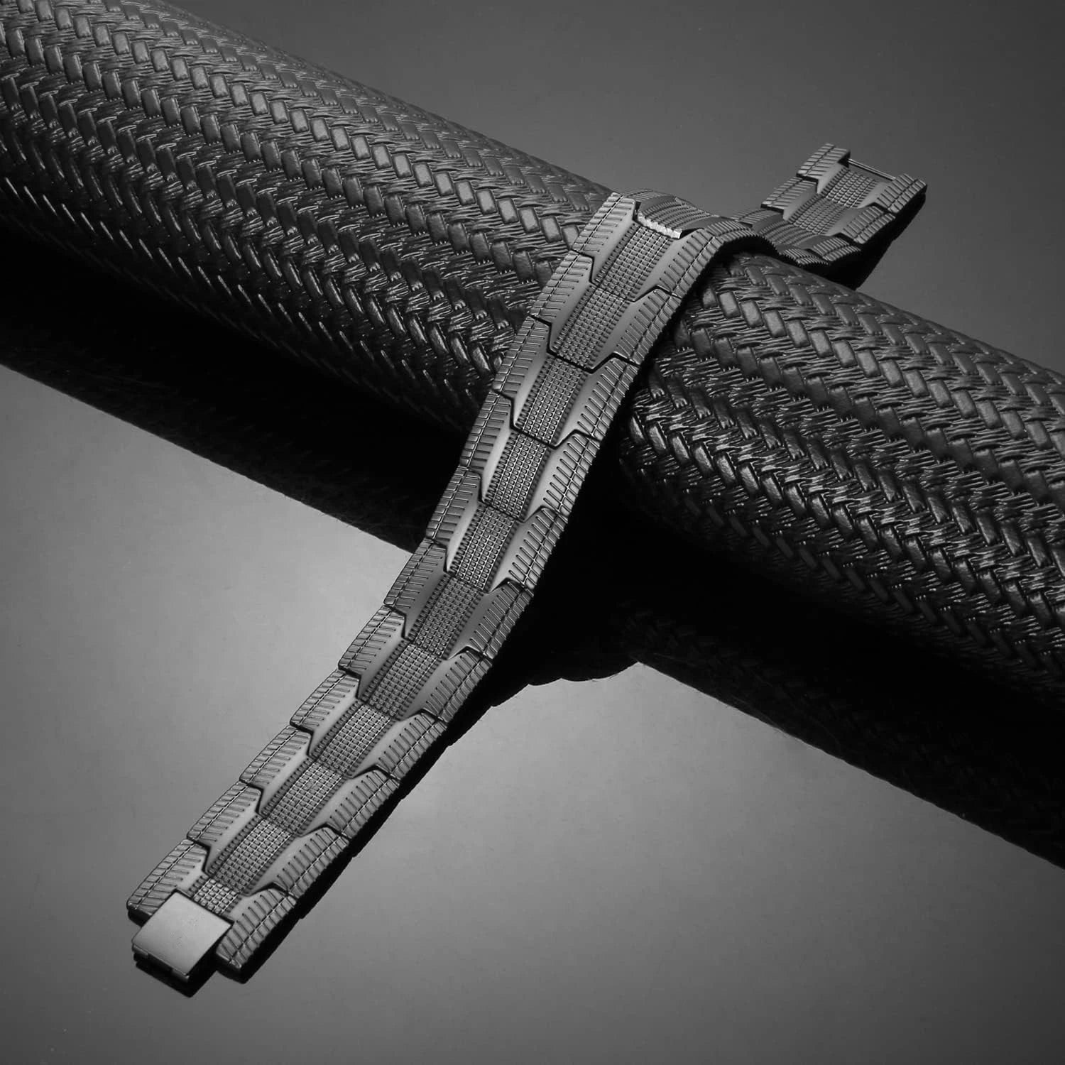 Trivora Energy Bracelet – Copper & Titanium Link Chain with Natural Stones