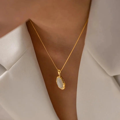 Catalina Oval Pearl Pendant Necklace