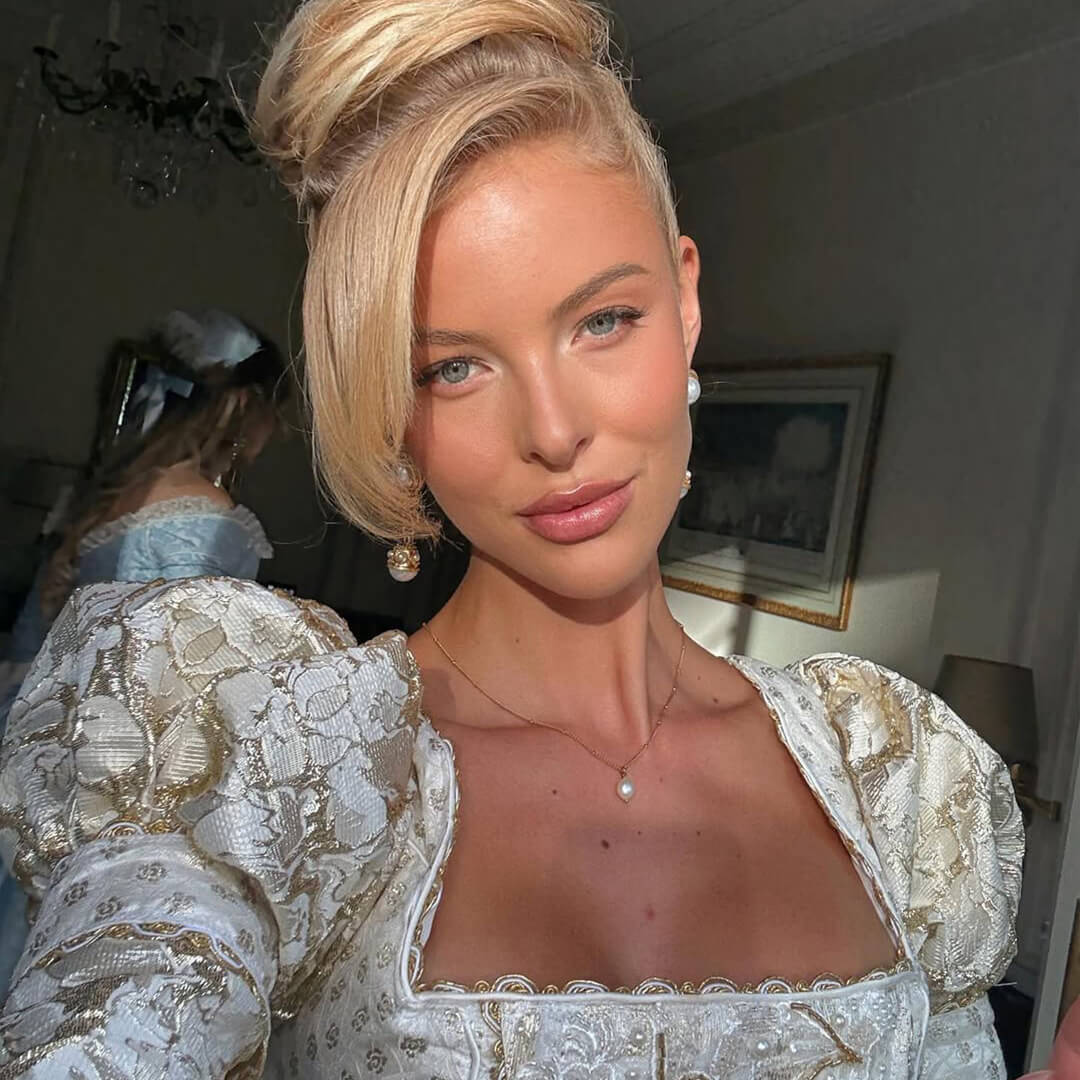 Reina Pearl Pendant Necklace